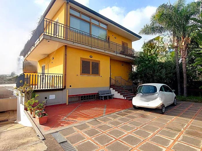 Casa con 6 locali in vendita in Via Piersanti Mattarella, Centro, Riposto