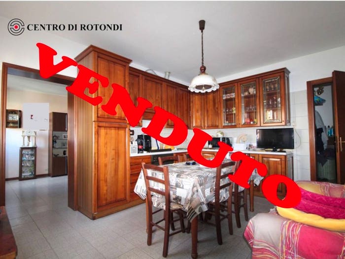 Appartamento trilocale in vendita in Via San Carlo Borromeo, Centro, Cerro Maggiore