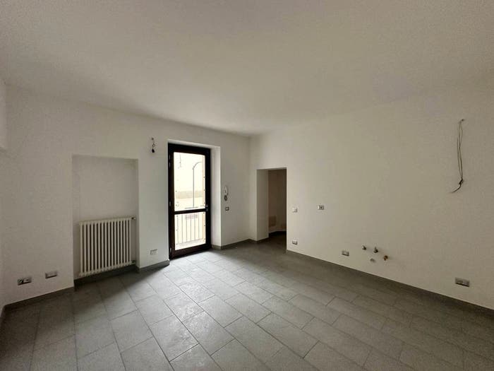 Appartamento bilocale in vendita in Via Novembre, Centro, Gavirate