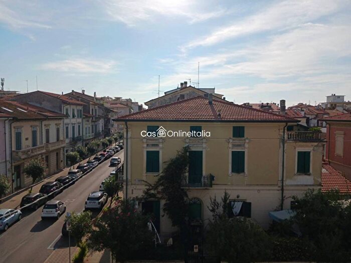 Appartamento con 5 locali in vendita in Via iv novembre, Centro, Viareggio
