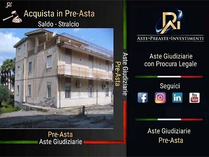 Appartamento con 6 locali in vendita in Via Santamarini, Centro, Siderno