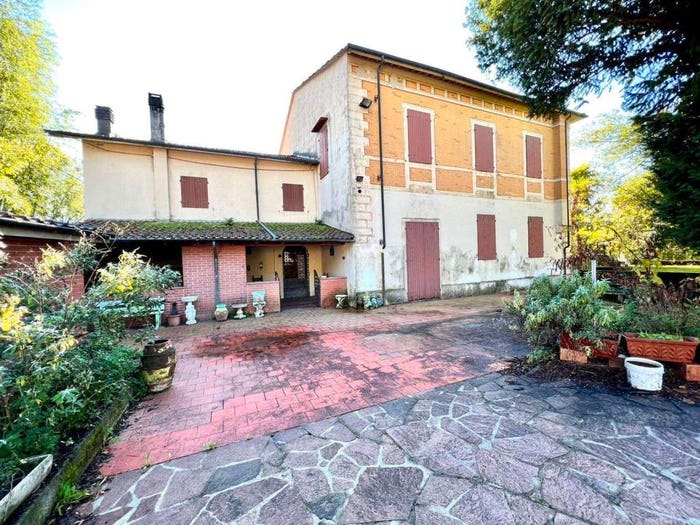Casa con 6 locali in vendita in Camaiore Paese, Camaiore