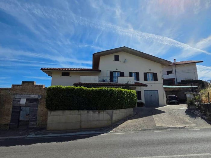 Casa con 6 locali in vendita in Penne