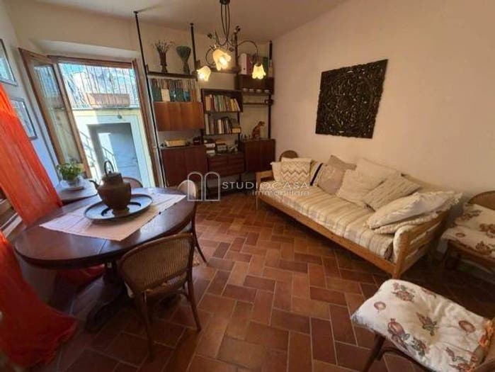 Casa con 6 locali in vendita in Calci, Centro