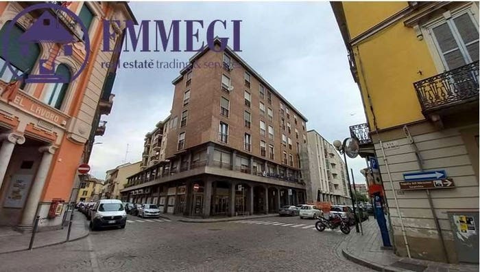 Appartamento con 6 locali in vendita in Via Camillo Cavour, Piazza della Libertà, Alessandria