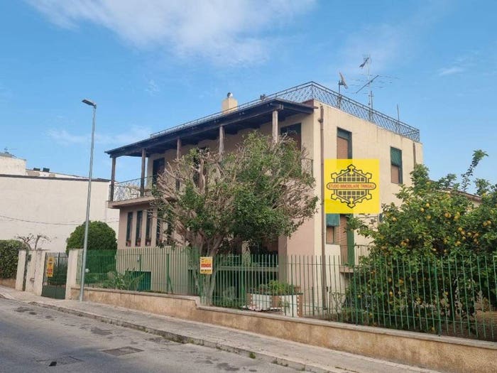 Casa con 6 locali in vendita in via mauceri, Centro, Avola