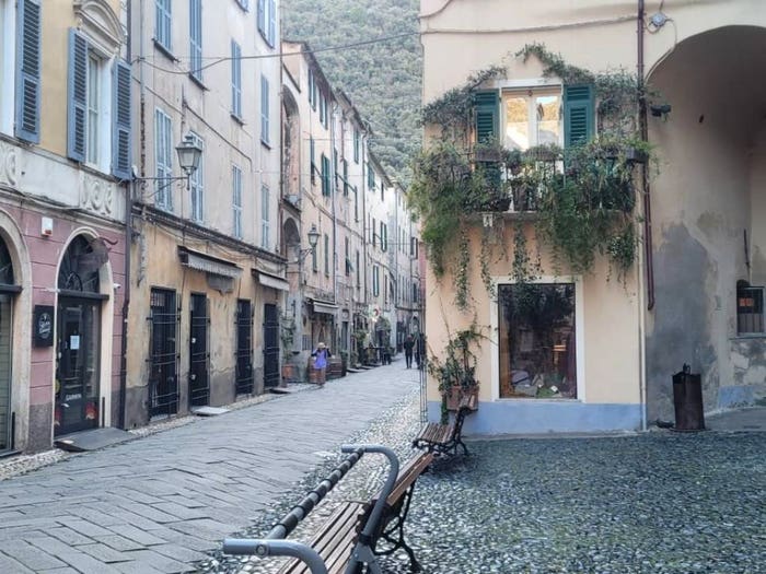 Appartamento con 6 locali in vendita in Via del Municipio, Centro, Finale Ligure