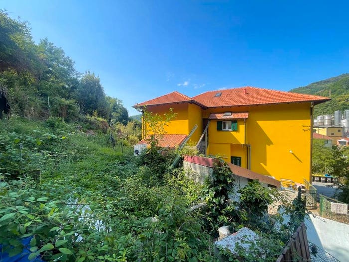 Casa con 6 locali in vendita in Via Valverde, Centro, Campomorone