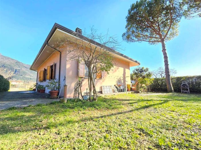 Casa con 6 locali in vendita in Camaiore Paese, Camaiore