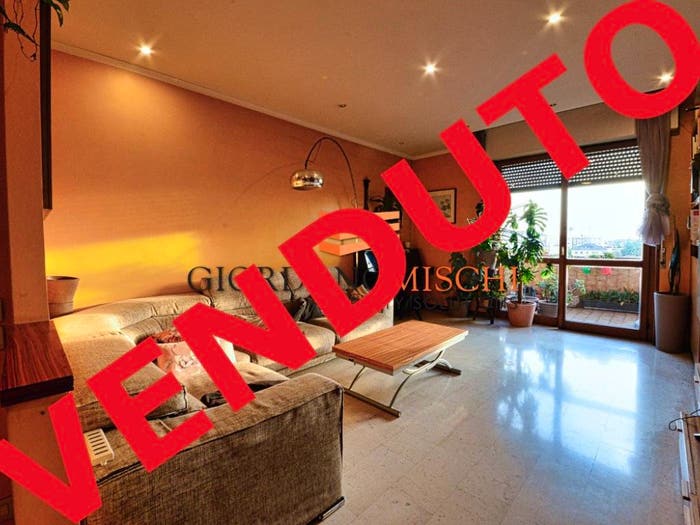 Appartamento quadrilocale in vendita in Via Umberto Biancamano, Triante, Monza