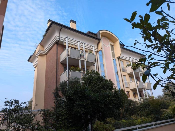 Appartamento trilocale in vendita in Via Don Erasmo Valenti, Rescaldina