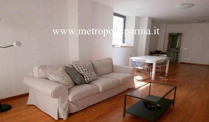 Appartamento quadrilocale in vendita in Via Francesco Petrarca, Centro Storico, Parma