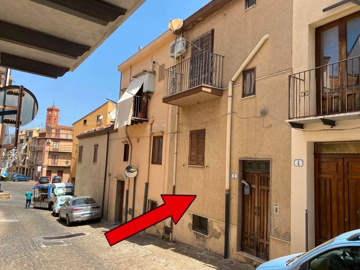 Appartamento trilocale in vendita in Via Tenente Ernesto Forte, Castelbuono