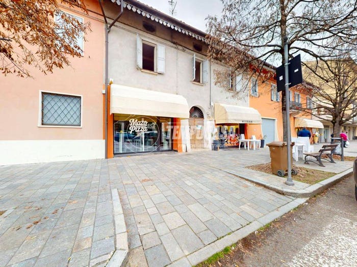 Casa quadrilocale in vendita in Viale Roma, Centro, Novellara
