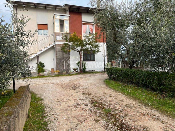 Appartamento quadrilocale in vendita in Strada Provinciale Mondaviese, Centro, Mondavio