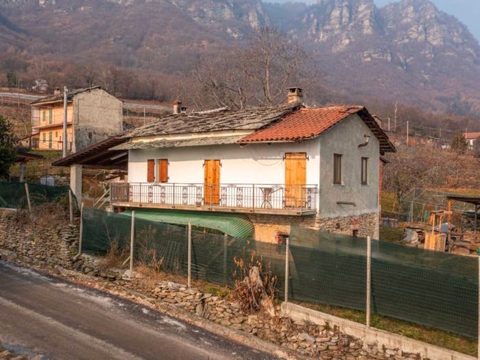 Casa bilocale in vendita in Via ai Monti, Envie