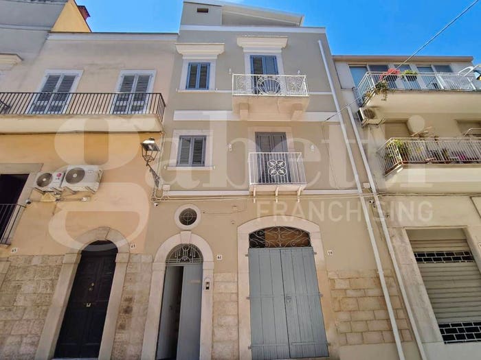Appartamento trilocale in vendita in Via Ugo Bassi, Centro Storico, Andria