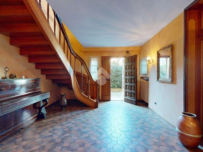 Casa con 6 locali in vendita in Via Camillo Benso di Cavour, Cento Paese, Cento