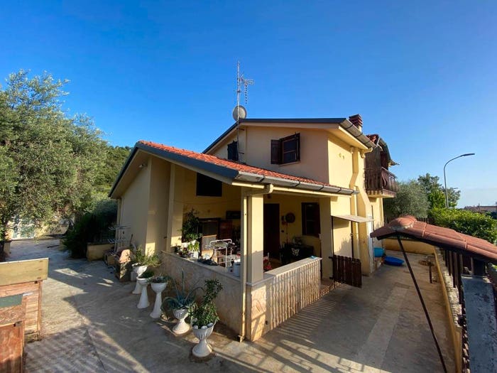 Casa con 5 locali in vendita in Via Provinciale per Lenola, Fondi