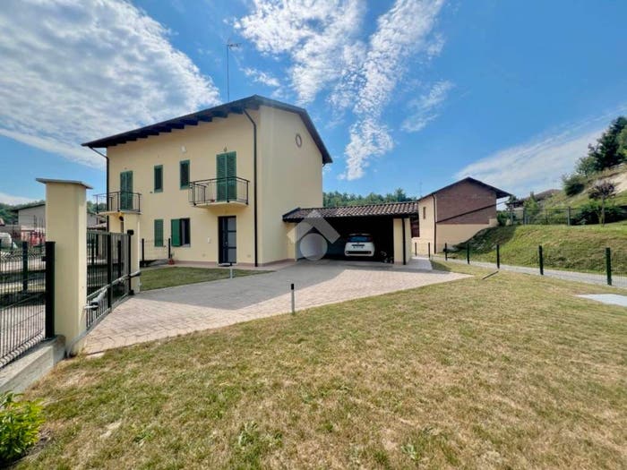 Casa quadrilocale in vendita in Piazza Monsignor Schierano, Villa San Secondo