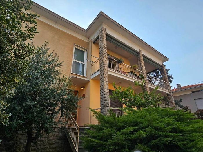 Casa con 6 locali in vendita in Via Lavello, Centro, Calolziocorte