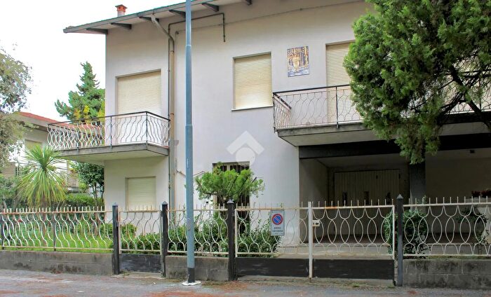 Casa con 7 locali in vendita in Viale XXIII Settembre, Rimini