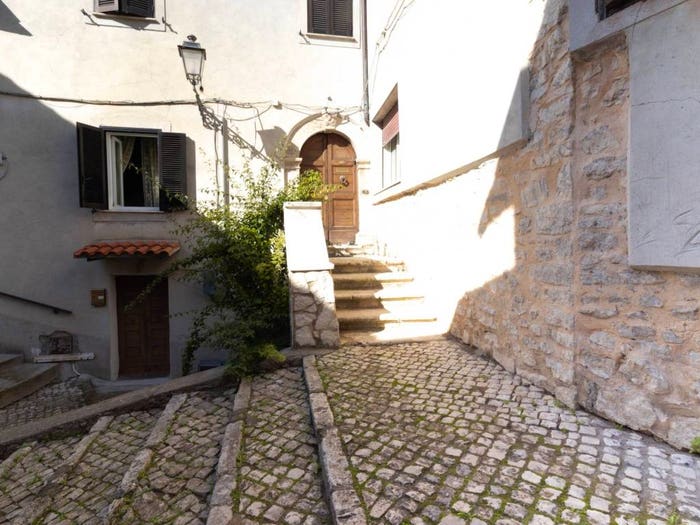 Casa con 5 locali in vendita in Via Rosa, Maenza