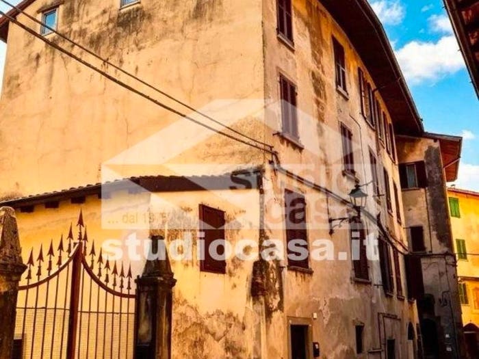Casa quadrilocale in vendita in Lovere