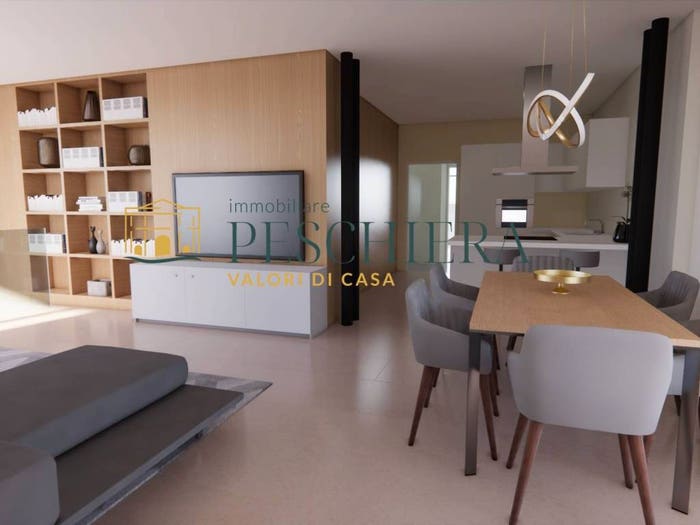Appartamento quadrilocale in vendita in Viale Stazione, Centro, Peschiera del Garda