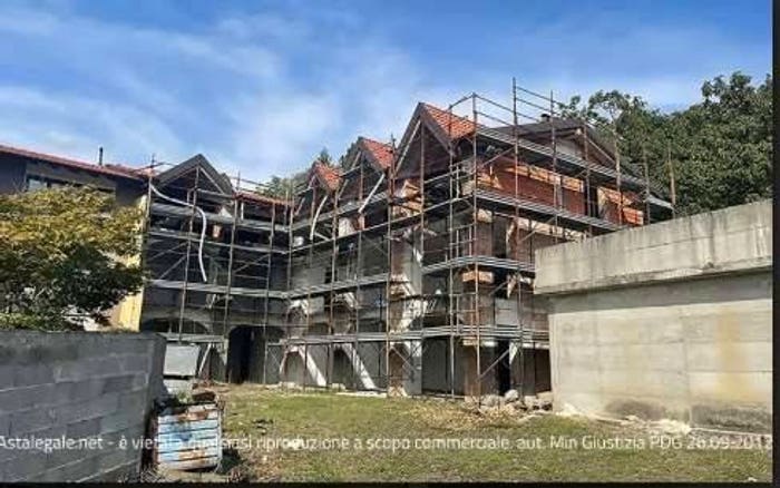 Casa con 6 locali in vendita in Contrada Intelo Snc, Cocquio, CocquioTrevisago