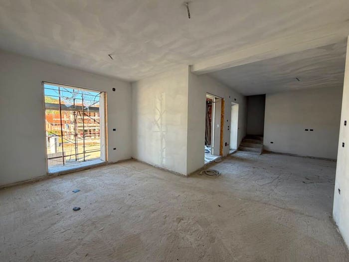 Casa con 6 locali in vendita in Via Michele Novaro, Cenerente Canneto, Perugia