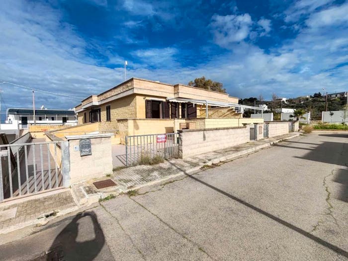 Casa quadrilocale in vendita in Via De Coubertin, Marina San Gregorio, Patù