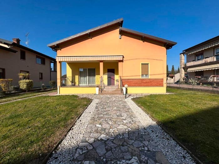 Casa con 5 locali in vendita in Via enrico fermi, Colombaro Timoline, Corte Franca