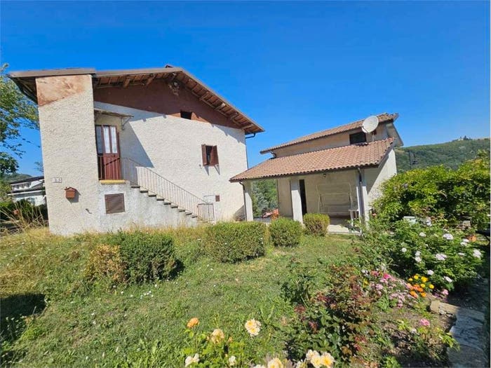 Casa con 6 locali in vendita in Via Villa, Igliano
