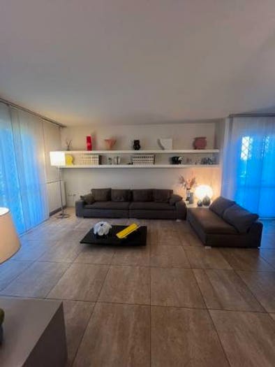 Casa con 6 locali in vendita in Via Mallemort De Provence, Agliana