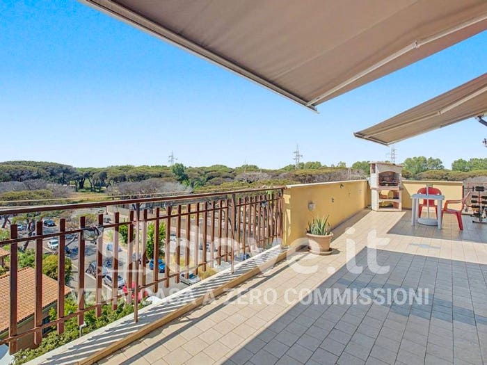 Appartamento trilocale in vendita in Via delle Baleari, Ostia Ponente, Roma