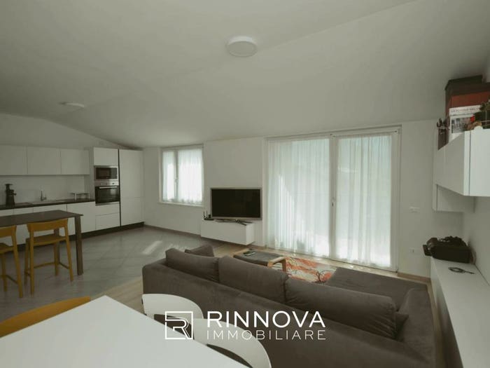 Appartamento quadrilocale in vendita in Via alla Pelegrina, Laste Cognola, Trento