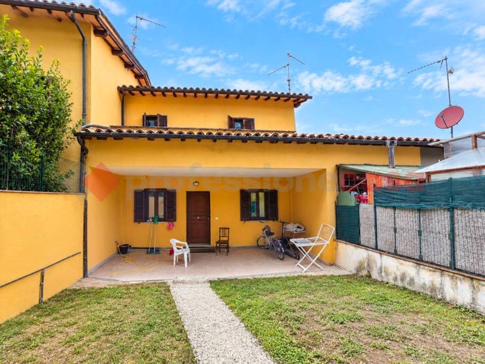 Casa trilocale in vendita in via Roma, Castel Ritaldi