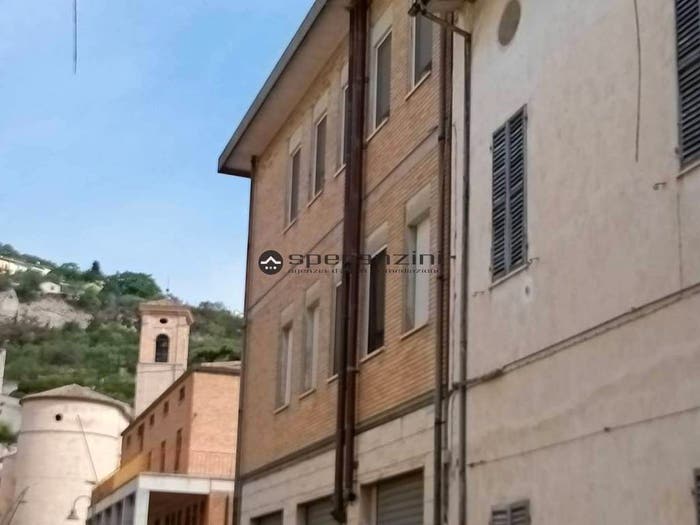 Appartamento quadrilocale in vendita in VIA TORRICELLi, Centro, Fossombrone