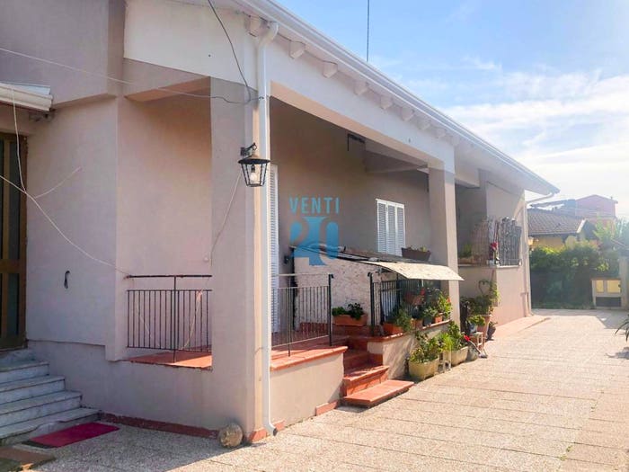 Casa quadrilocale in vendita in Castagnola, Massa