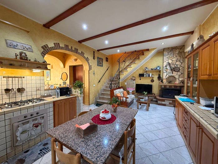Appartamento quadrilocale in vendita in Via del Colle, Borgo Novo, Monterotondo