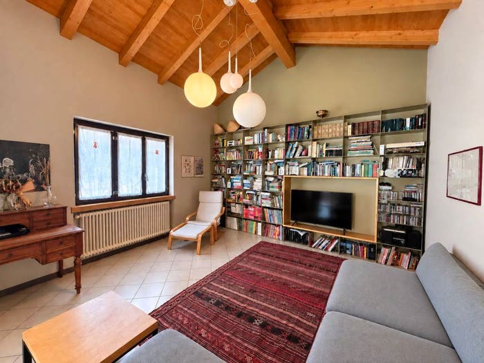 Casa con 6 locali in vendita in Via Selvigia, Centro, Varallo Pombia