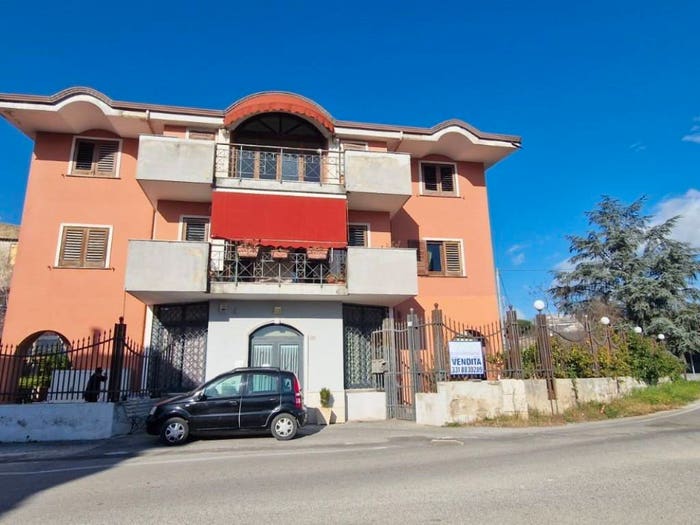Appartamento con 5 locali in vendita in Via Ponte Carolino, Centro, Maddaloni