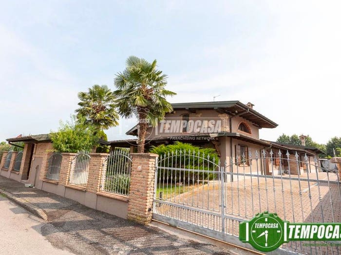Casa quadrilocale in vendita in Via Gian Luigi Pandolfi, Centro, Codogno