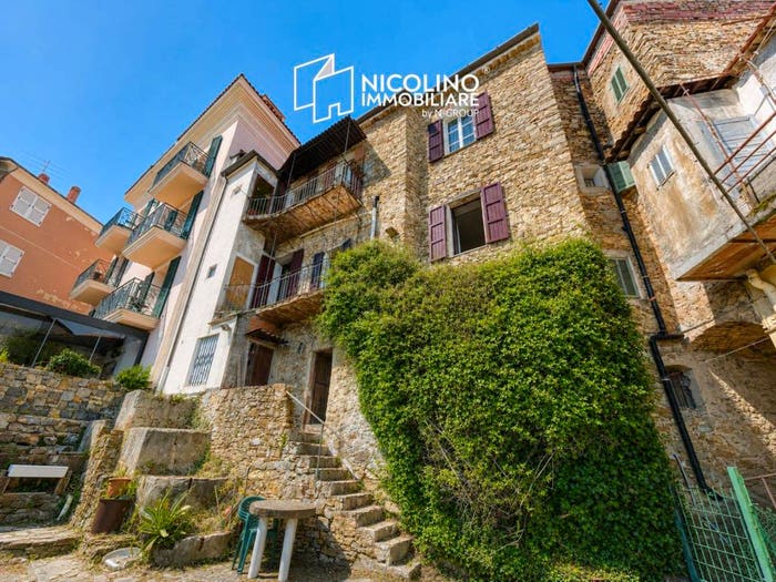 Casa con 6 locali in vendita in Via Miranda, Seborga