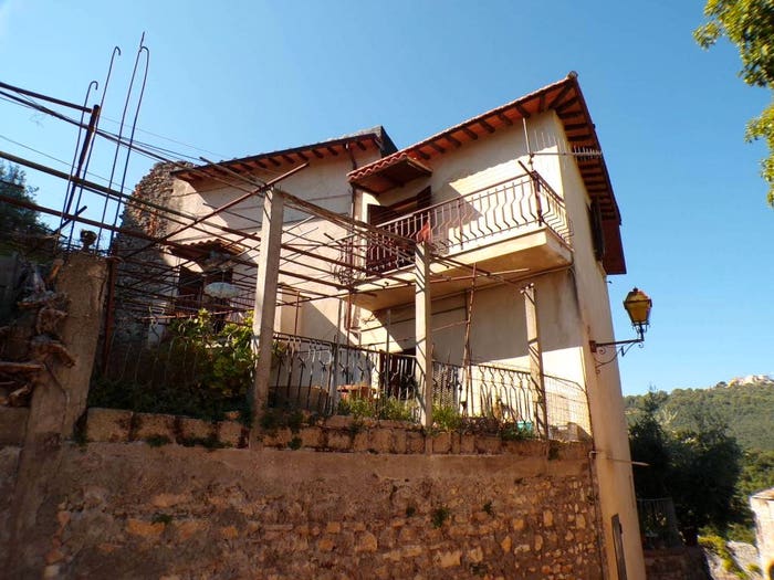 Casa con 6 locali in vendita in Via del Collitrone, Toffia