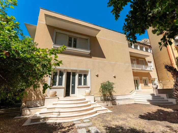 Casa con 6 locali in vendita in Via Salvatore Paola, Borgo, Catania