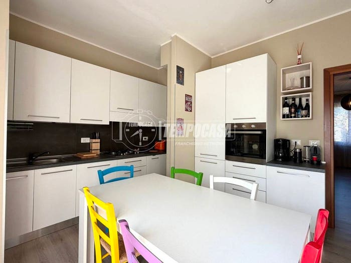 Appartamento trilocale in vendita in Via Carosio Ingegner, Centro, Arona