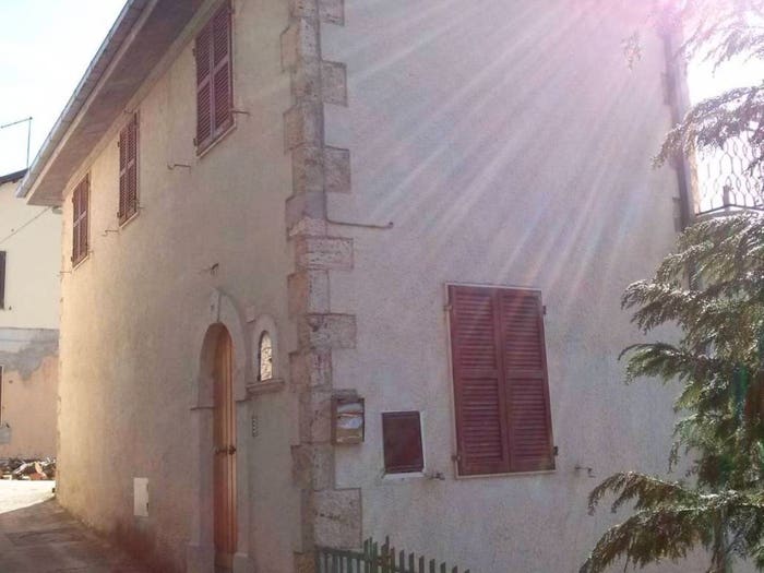 Casa con 6 locali in vendita in Frazione Case di Cioccio, Ascoli Piceno