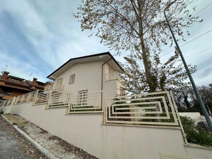 Casa con 5 locali in vendita in Fonte Nuova
